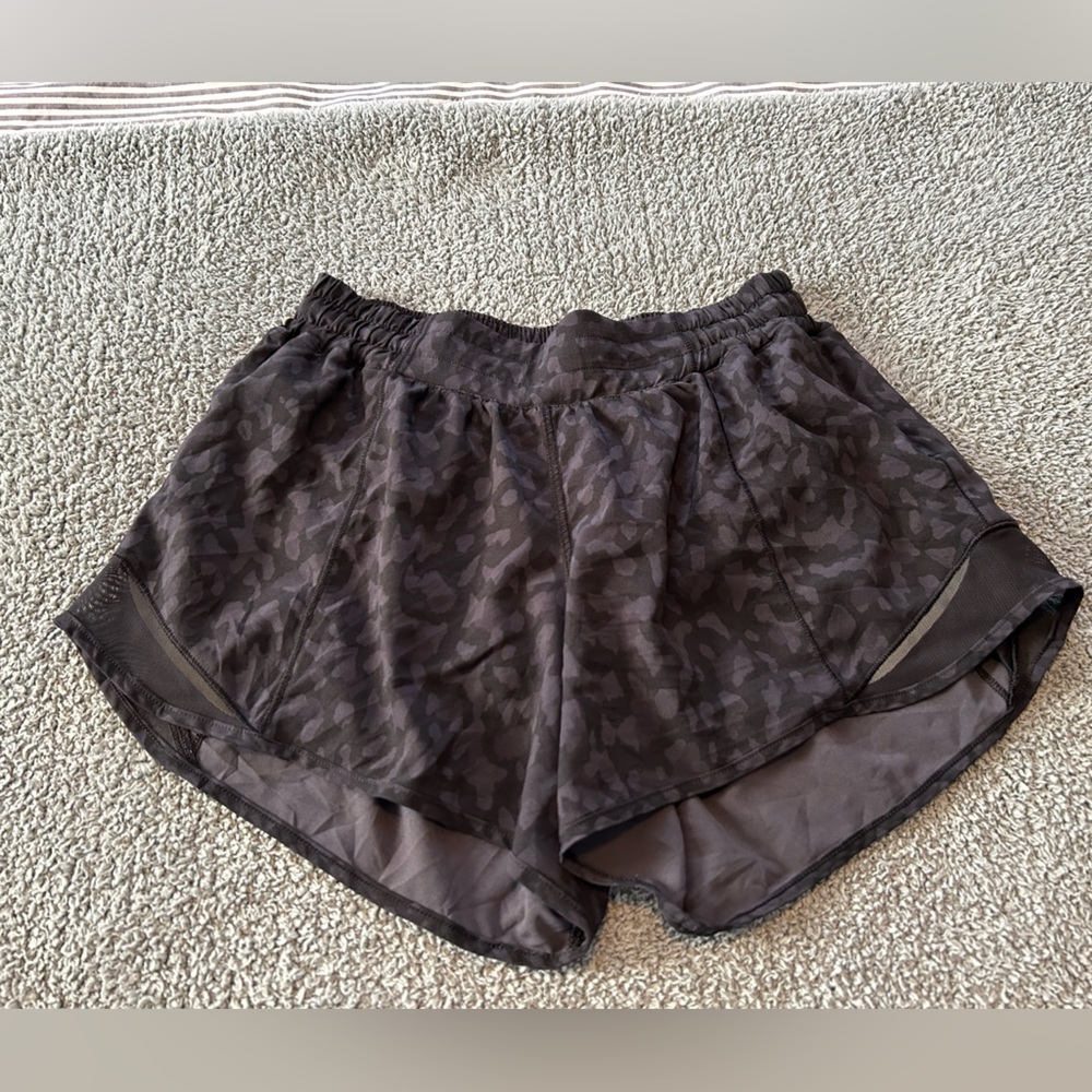 Size 6 LULULEMON HOTTY  leopard print black/grey